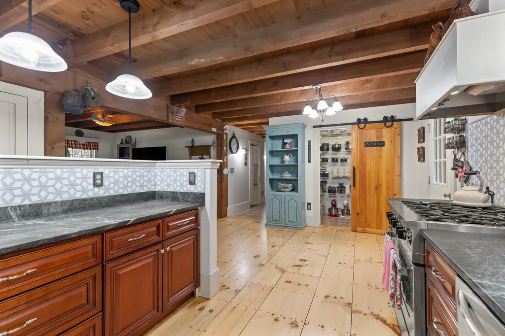 13 Potanipo Hill Road Brookline NH 03033
