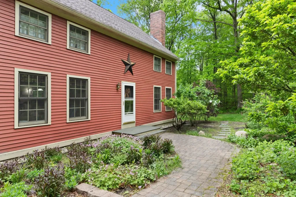 13 Potanipo Hill Road Brookline NH 03033