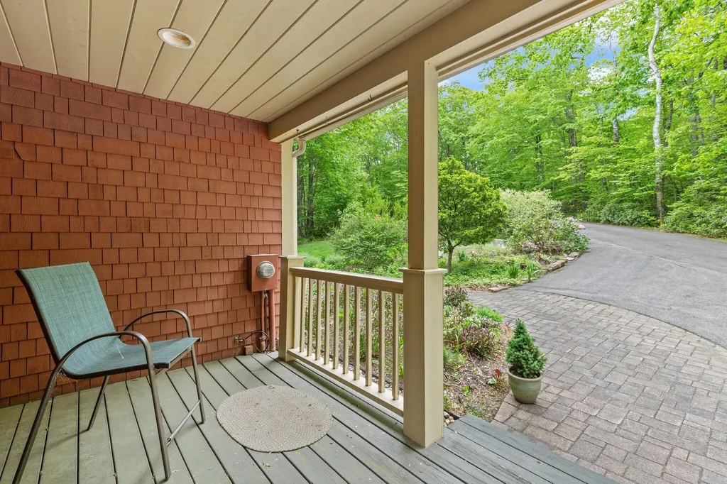 13 Potanipo Hill Road Brookline NH 03033