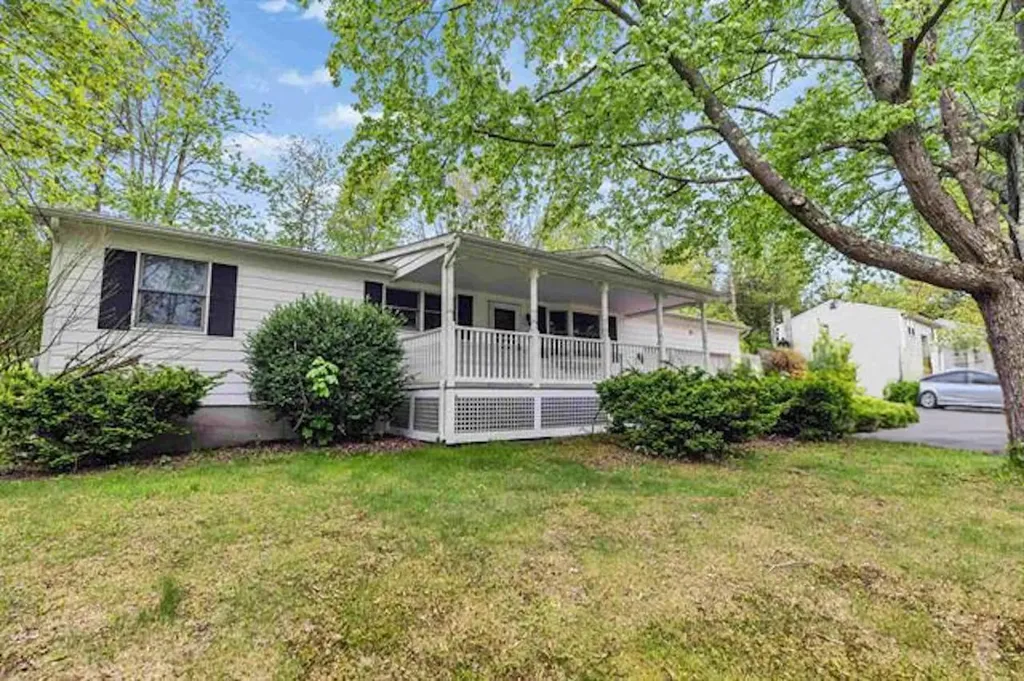 29 Laurel Street Goffstown NH 03045