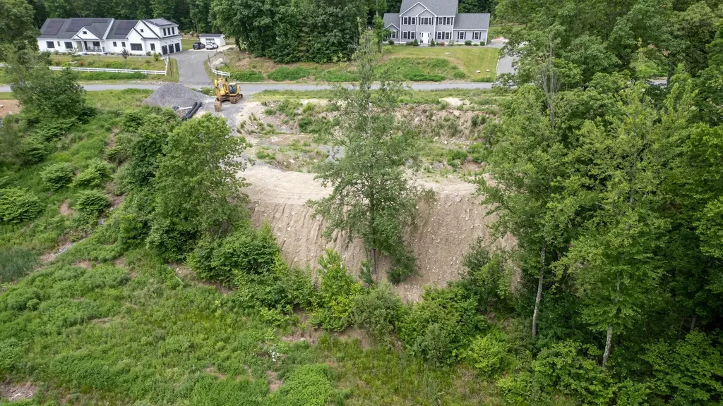 35 Steele Derry NH 03038