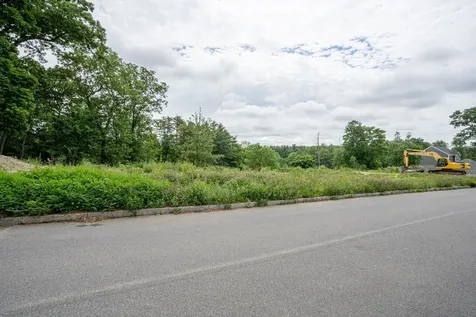 35 Steele Derry NH 03038