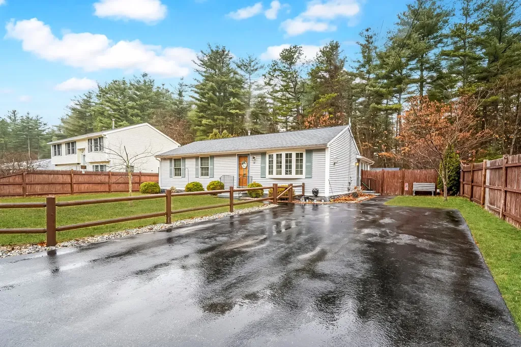 26 Delaware Road Nashua NH 03062