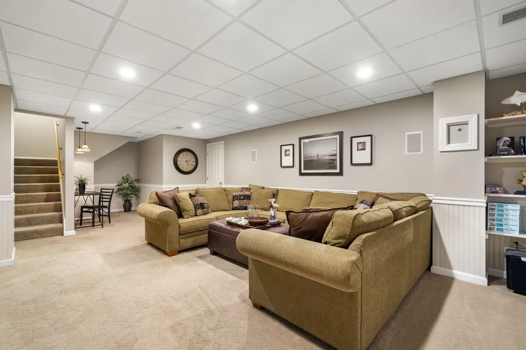 52 Hardy Road Bedford NH 03110