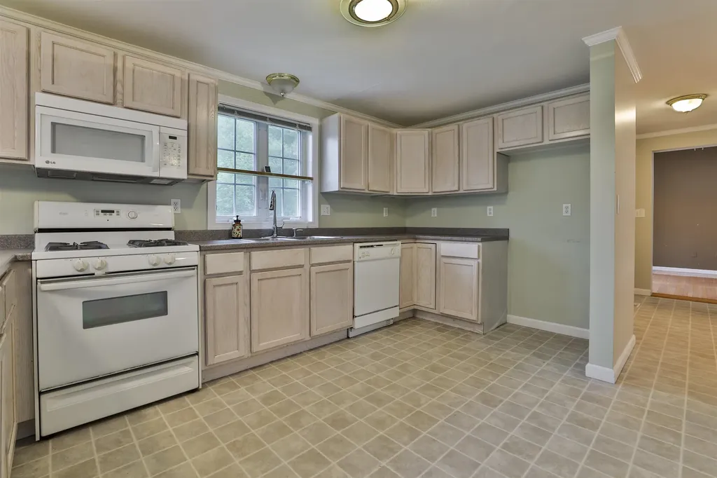 3 Ash Street Hudson NH 03051