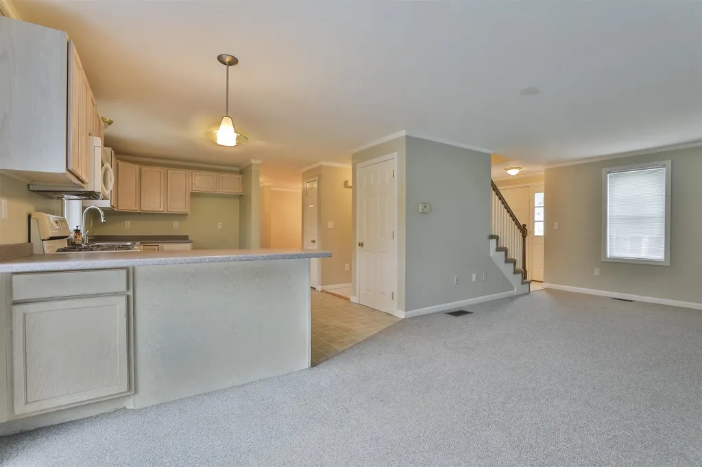3 Ash Street Hudson NH 03051