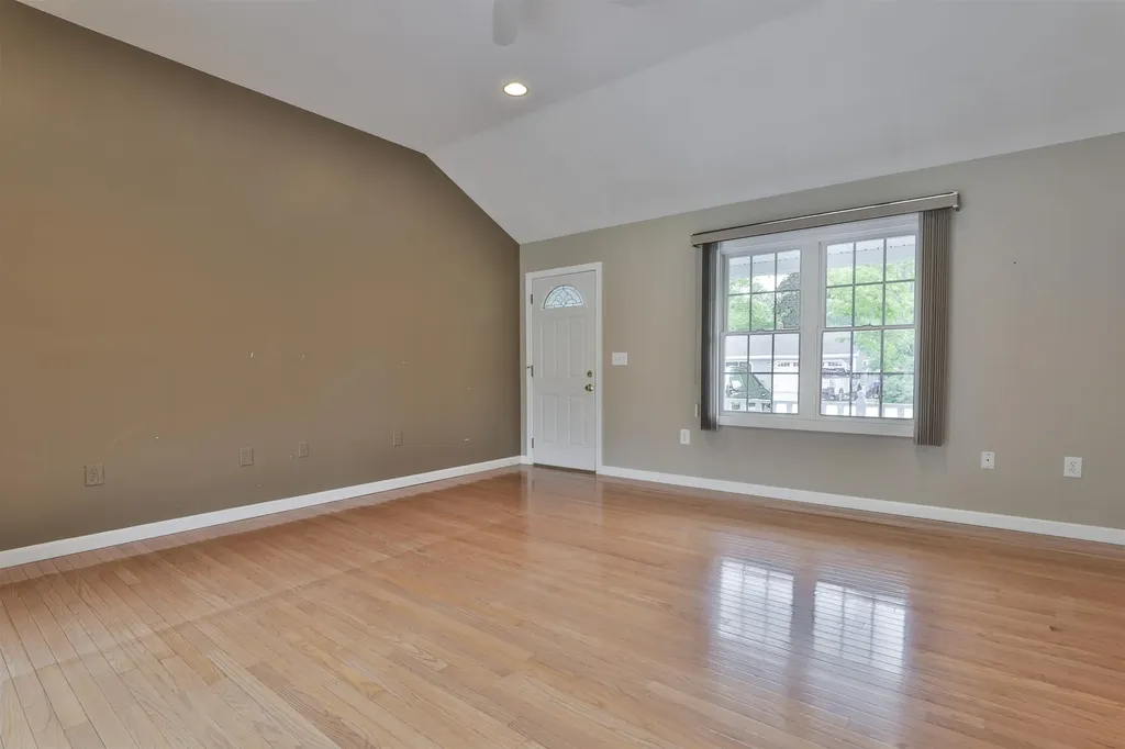 3 Ash Street Hudson NH 03051