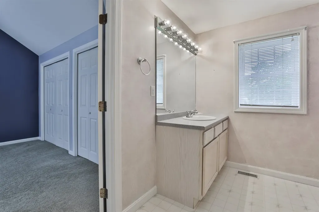 3 Ash Street Hudson NH 03051