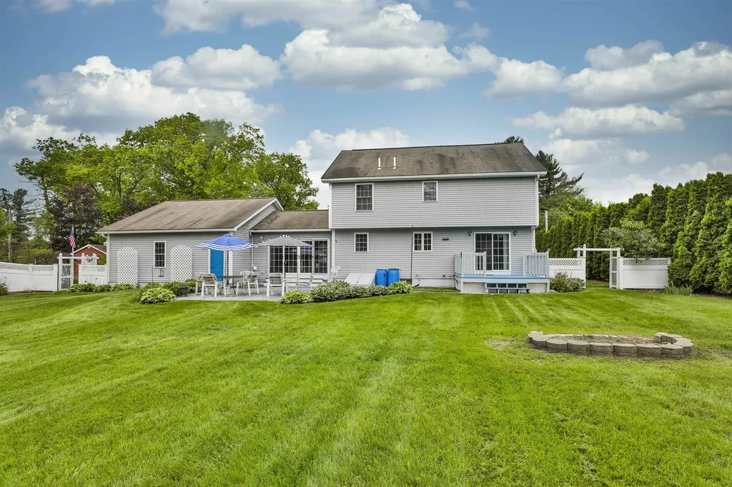 3 Ash Street Hudson NH 03051