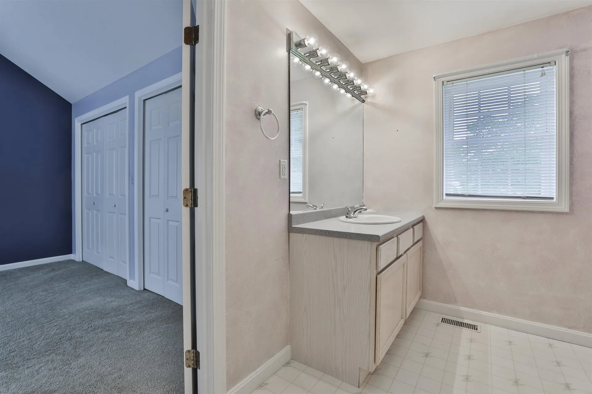 3 Ash Street Hudson NH 03051