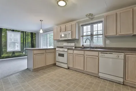 3 Ash Street Hudson NH 03051