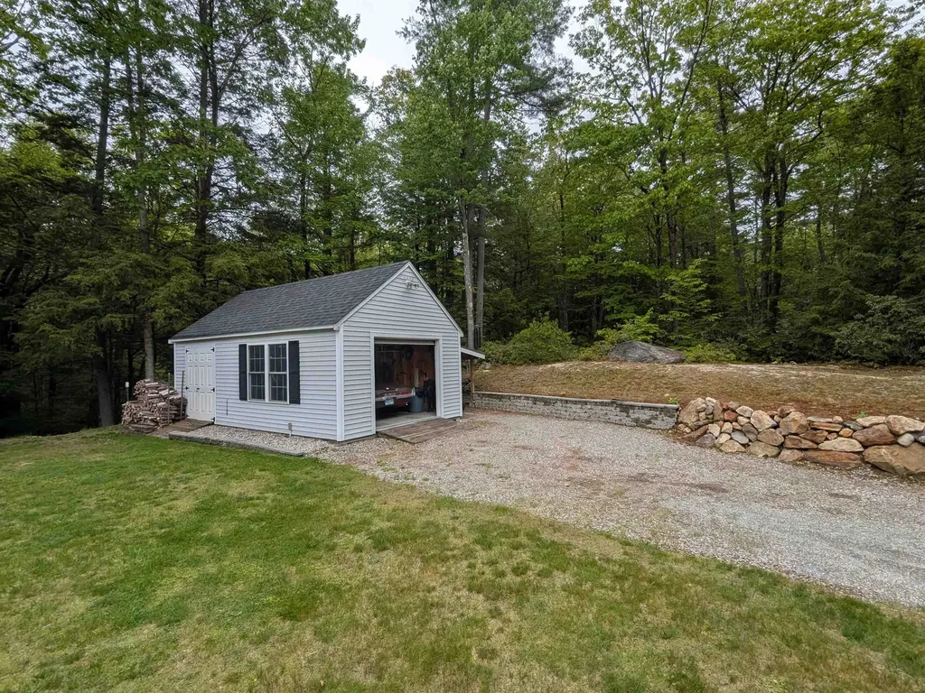 29 Bear Run Temple NH 03084