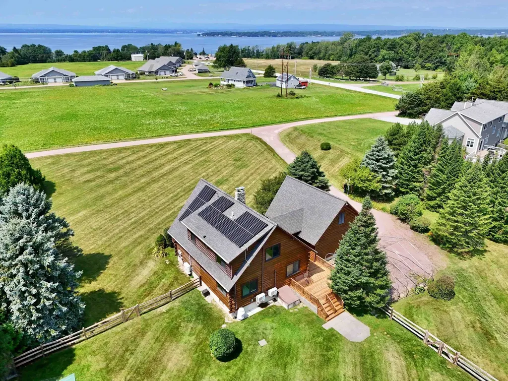 8 Maynard Court Grand Isle VT 05458