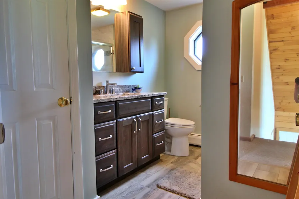 8 Maynard Court Grand Isle VT 05458