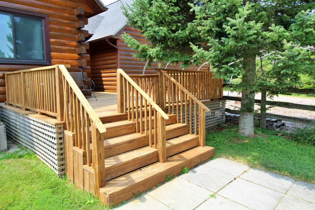 8 Maynard Court Grand Isle VT 05458