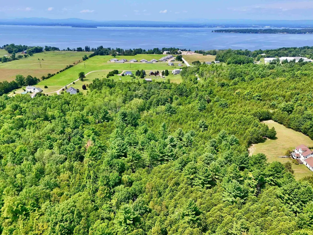 8 Maynard Court Grand Isle VT 05458