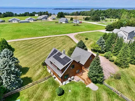 8 Maynard Court Grand Isle VT 05458