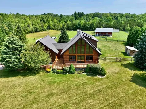 8 Maynard Court Grand Isle VT 05458