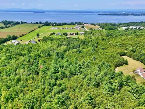 8 Maynard Court Grand Isle VT 05458