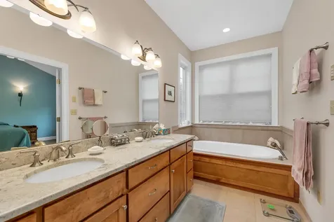 138 Oak Hill Road Barrington NH 03825