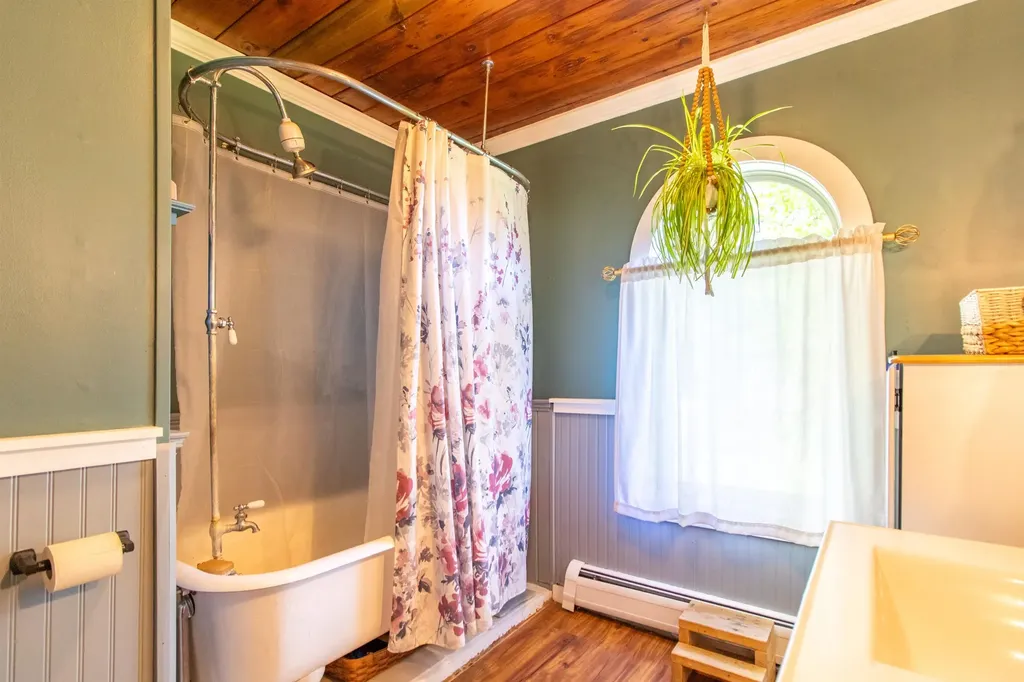 174 Andrews Road Holland VT 05830