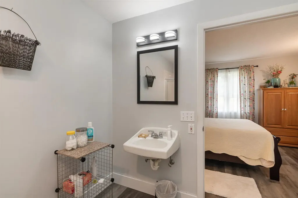 71 Scottsdale Road Newport City VT 05855