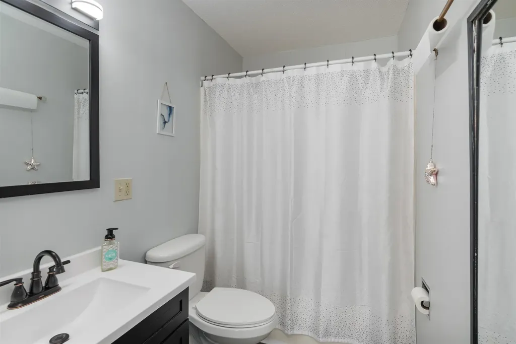 71 Scottsdale Road Newport City VT 05855