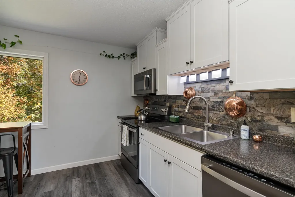 71 Scottsdale Road Newport City VT 05855