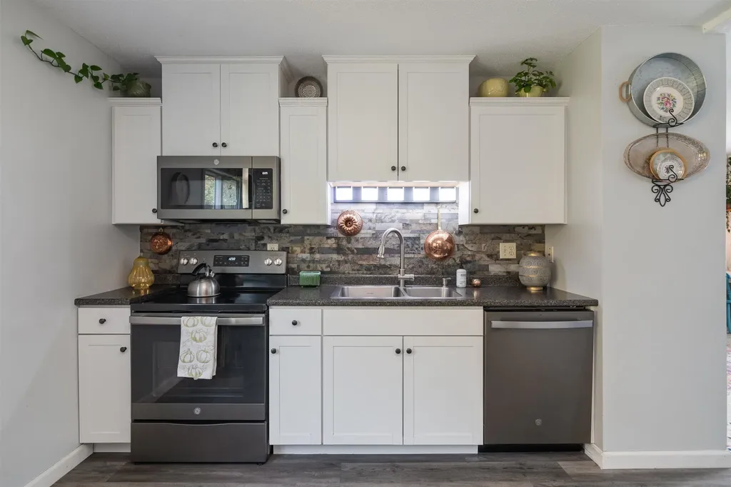 71 Scottsdale Road Newport City VT 05855