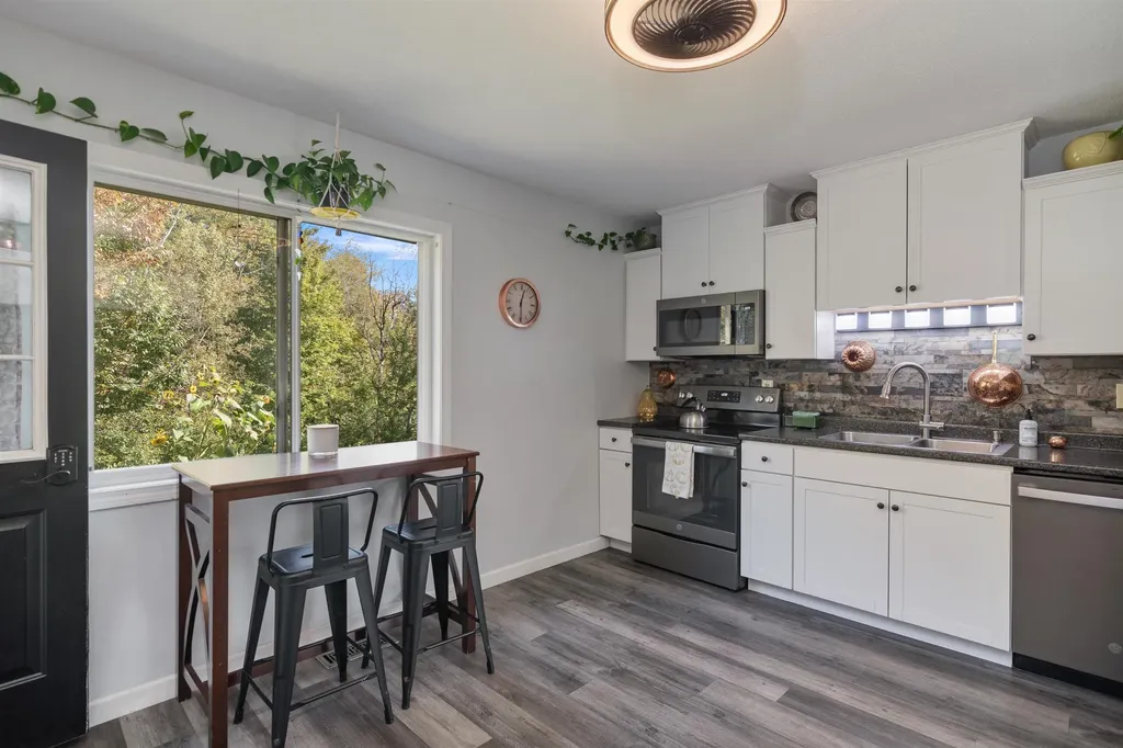 71 Scottsdale Road Newport City VT 05855