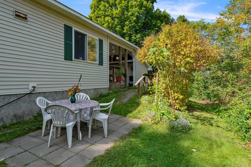 71 Scottsdale Road Newport City VT 05855