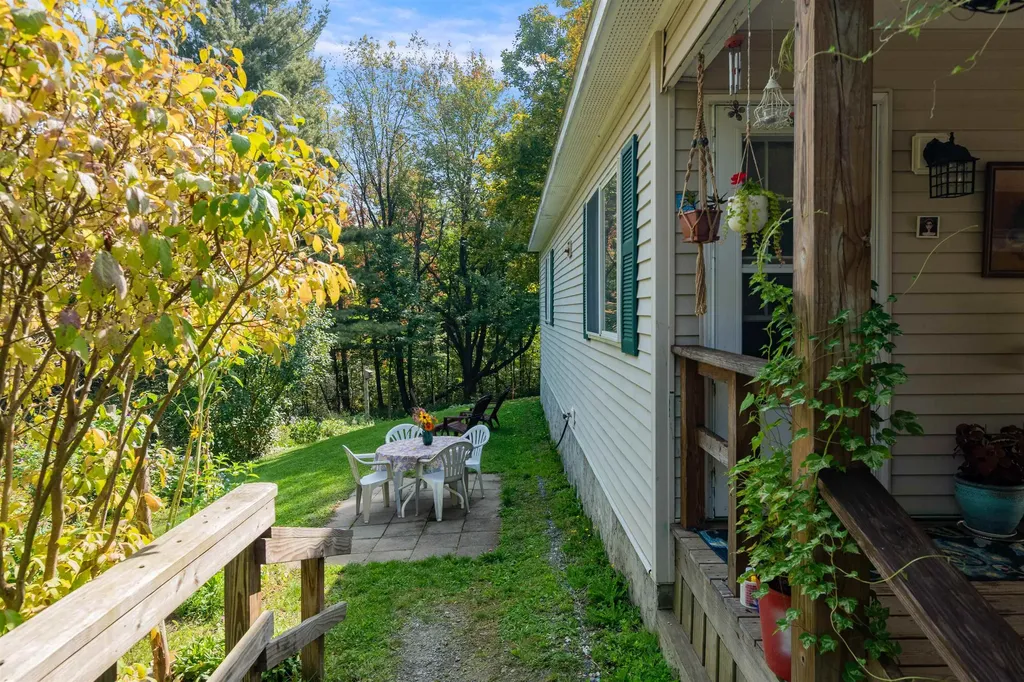 71 Scottsdale Road Newport City VT 05855