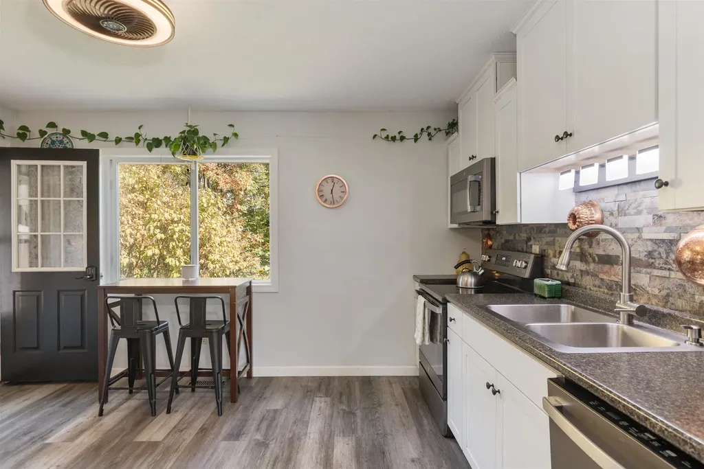 71 Scottsdale Road Newport City VT 05855