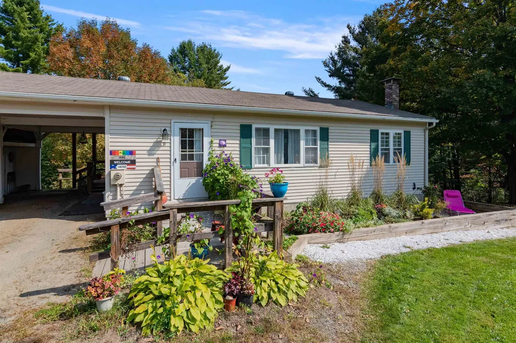 71 Scottsdale Road Newport City VT 05855