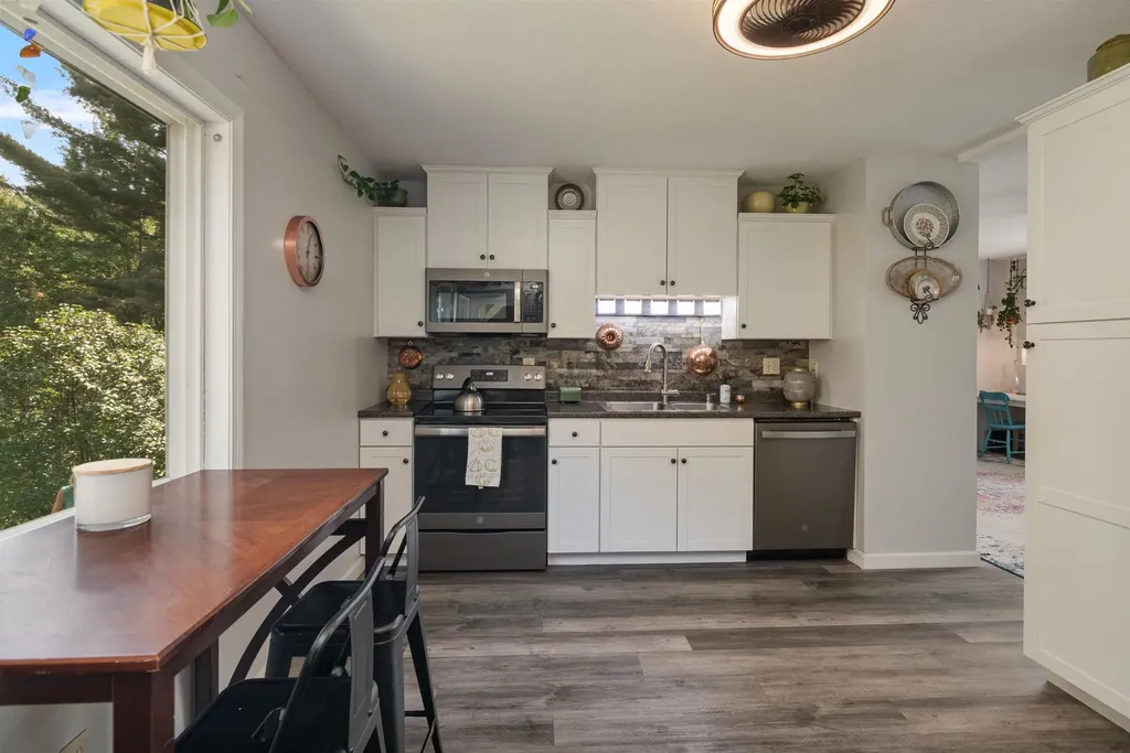 71 Scottsdale Road Newport City VT 05855