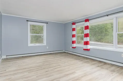 240 Leda Avenue Manchester NH 03104-4158