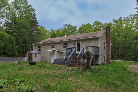 240 Leda Avenue Manchester NH 03104-4158