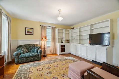 9 North Common Chelsea VT 05038
