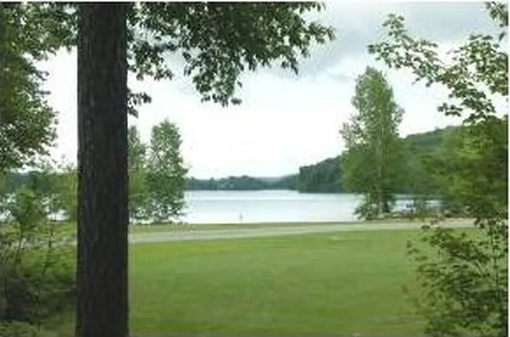 18 Island View Grantham NH 03753