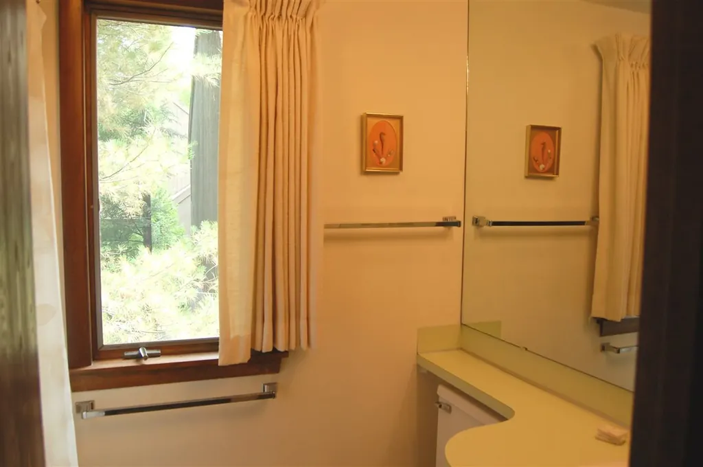 18 Island View Grantham NH 03753