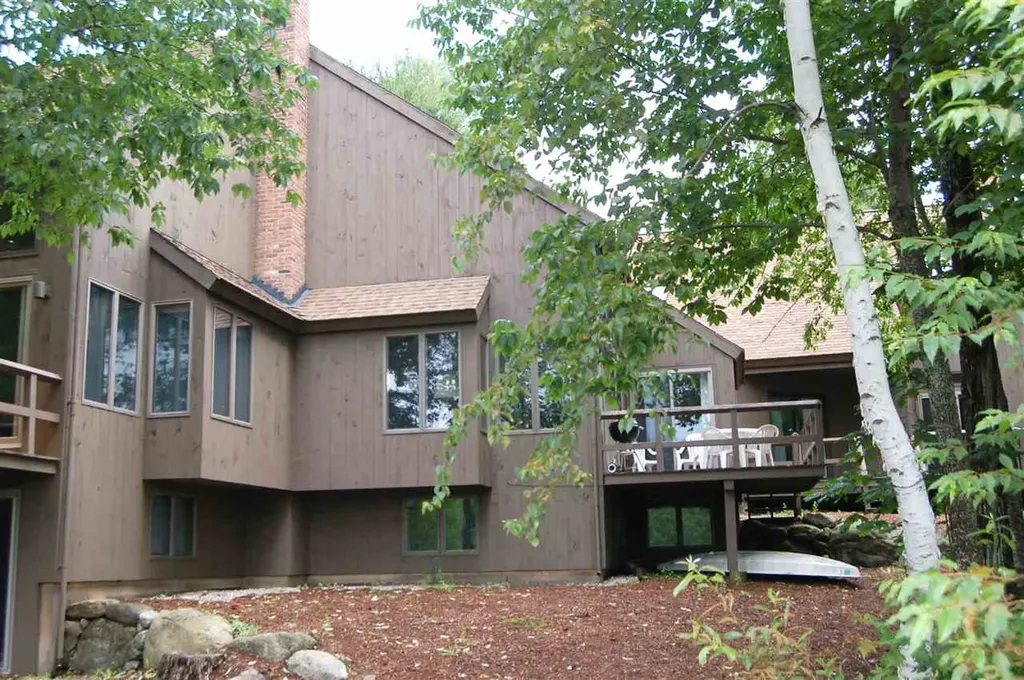 18 Island View Grantham NH 03753