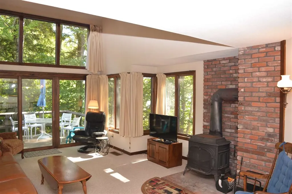 18 Island View Grantham NH 03753