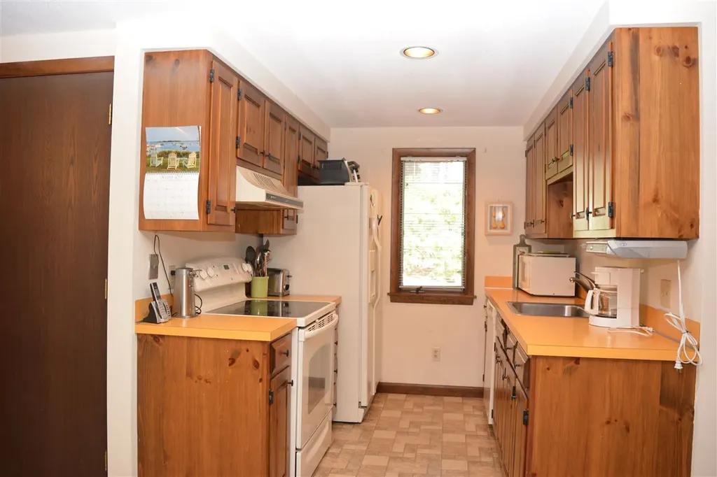 18 Island View Grantham NH 03753