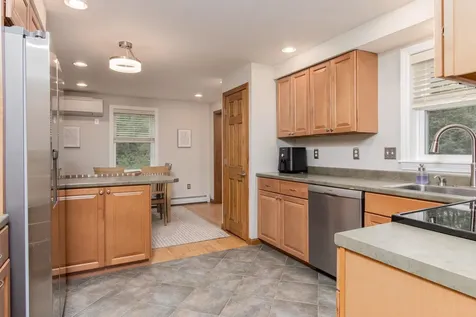 27 Grafton Drive Bedford NH 03110