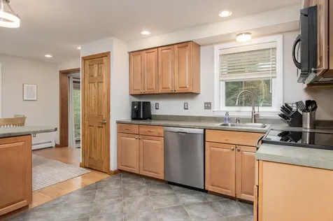 27 Grafton Drive Bedford NH 03110