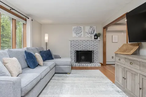 27 Grafton Drive Bedford NH 03110