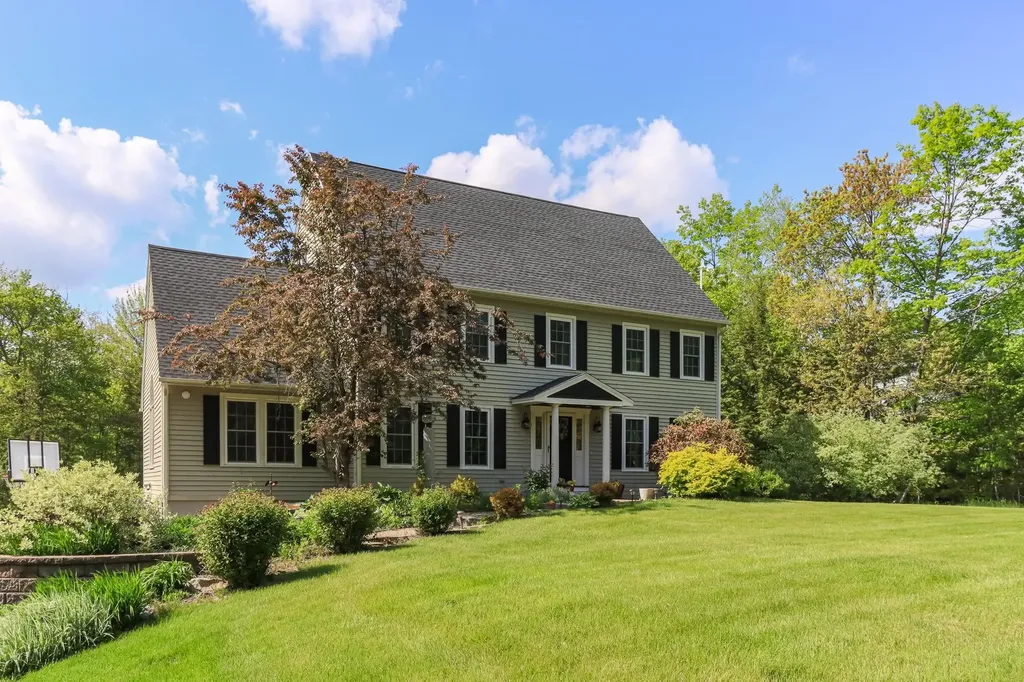 5 Heidi Lane Bow NH 03304