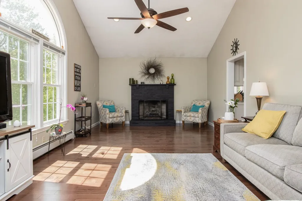 5 Heidi Lane Bow NH 03304