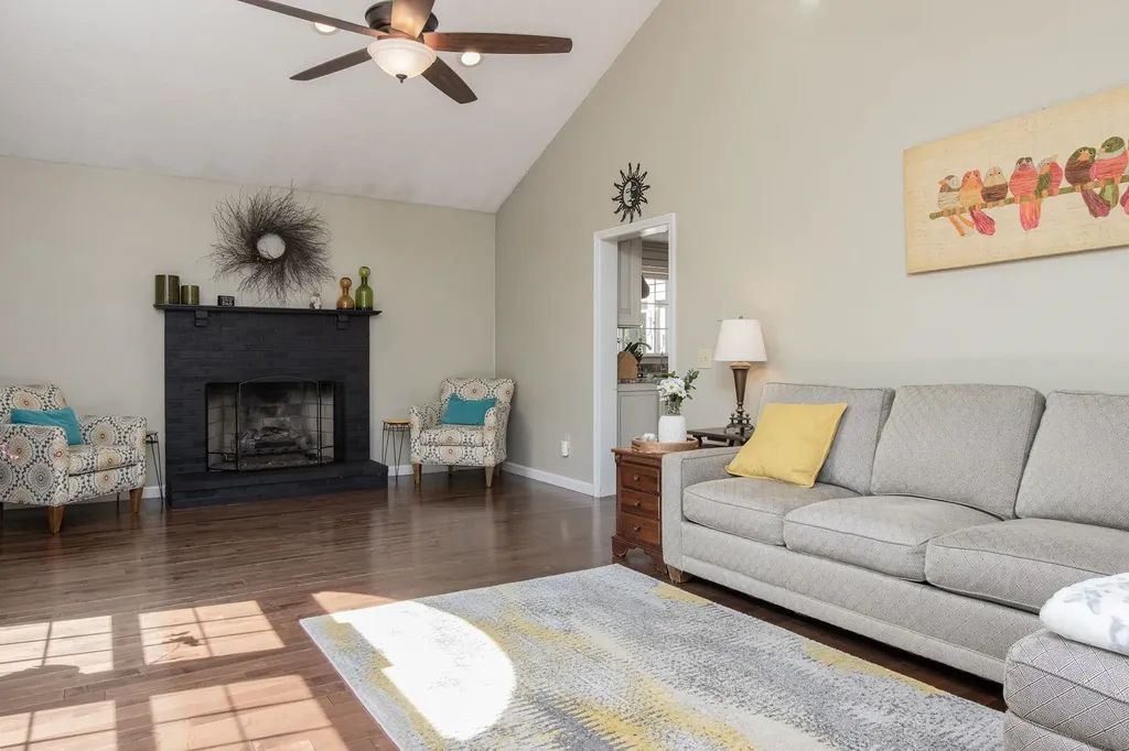 5 Heidi Lane Bow NH 03304