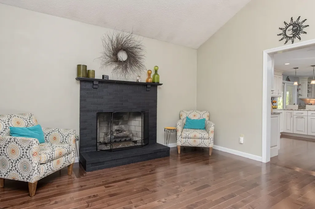 5 Heidi Lane Bow NH 03304